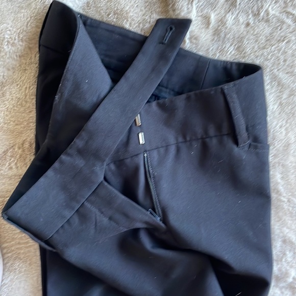 BCBG black slacks two pockets in front two pockets in the back size 8 - Picture 3 of 14